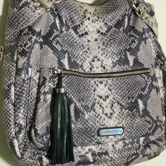 Cynthia Rowley Black Gray Snakeskin print all Leather bag With Shoulder Strap - Picture 5 of 16